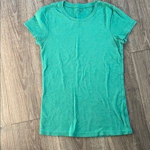 Green Old Navy tee
